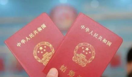 结婚文案甜到炸 晒结婚证的美句 结婚文案甜到炸 晒结婚证的美句